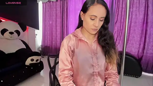 Coral Gibson online show from October 25, 2025, 1:34 pm