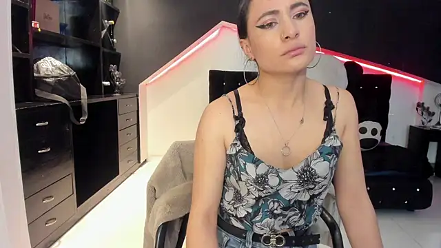 Coral Gibson online show from September 11, 2025, 12:38 pm