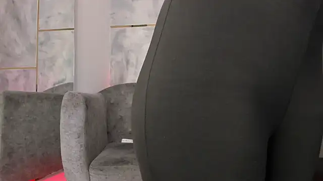 Ellaochoa online show from October 13, 2025, 11:34 am