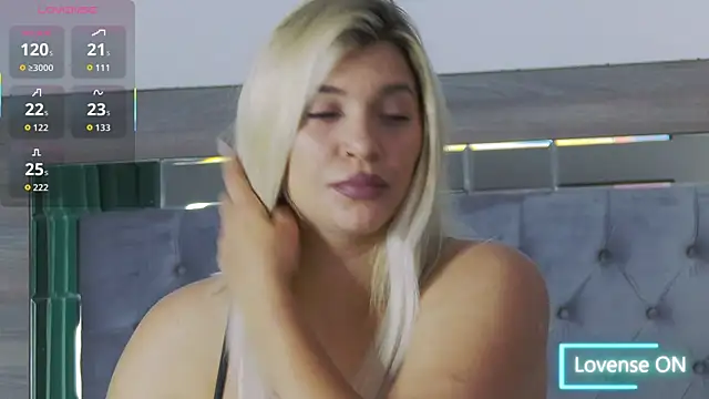 Lorehottie online show from May 6, 2026, 7:56 am
