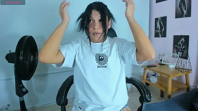 miavalentinaaa online show from March 10, 2025, 12:28 am