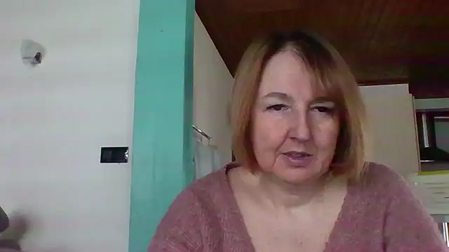 Snapshot of Sandcoq chatting on February 6, 2026, 10:44 am Sandcoq online show from February 6, 2026, 10:44 am