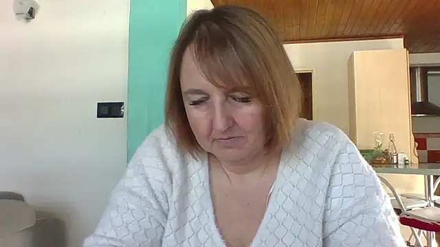 Snapshot of Sandcoq chatting on March 17, 2026, 12:19 pm Sandcoq online show from March 17, 2026, 12:19 pm