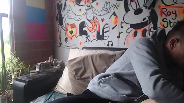 roystonee01 online show from November 17, 2025, 12:31 pm