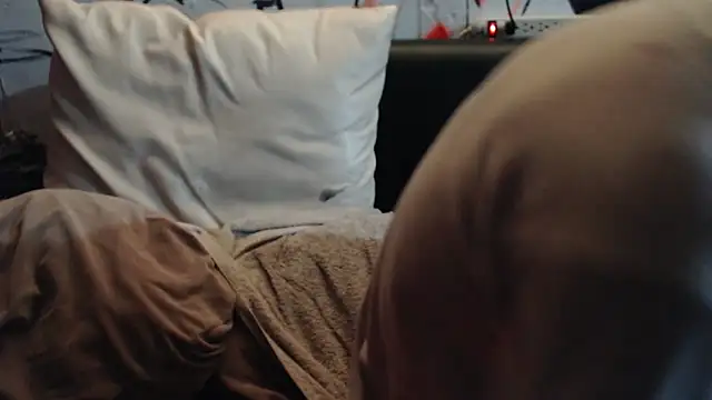 roystonee01 online show from February 7, 2026, 8:33 am