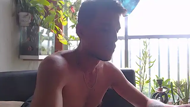 roystonee01 online show from December 20, 2025, 2:31 pm