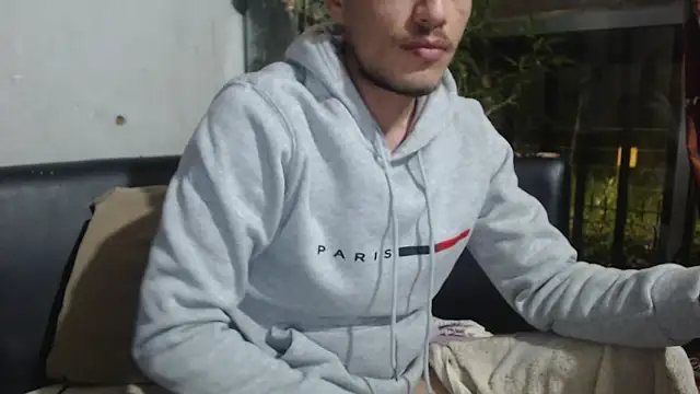 roystonee01 online show from November 18, 2025, 6:39 am