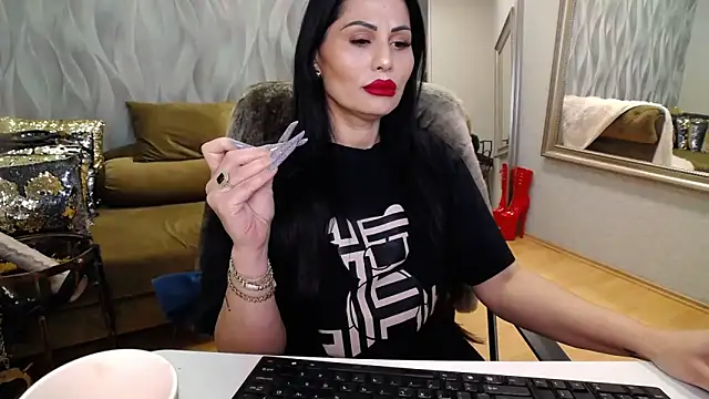 Sara Poison online show from April 24, 2026, 2:57 am