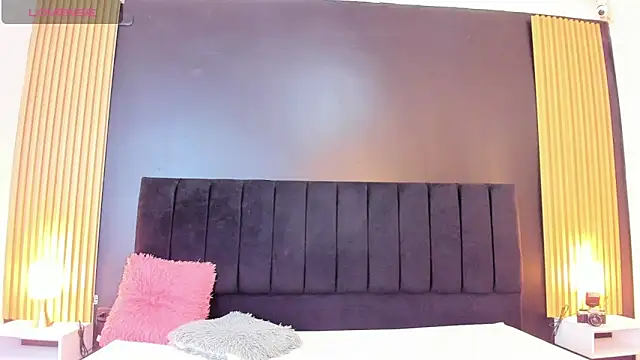 sweetsofia18 online show from March 18, 2025, 10:28 am