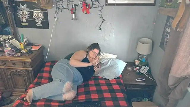 wild hot mess online show from December 3, 2024, 6:55 pm