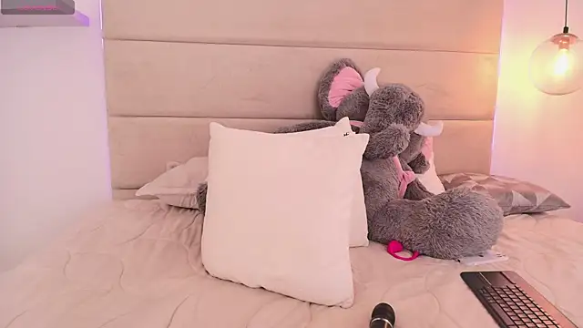 Mollymoon1 online show from September 14, 2025, 3:01 pm