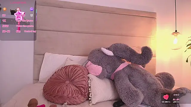 Mollymoon1 online show from September 11, 2025, 8:31 pm