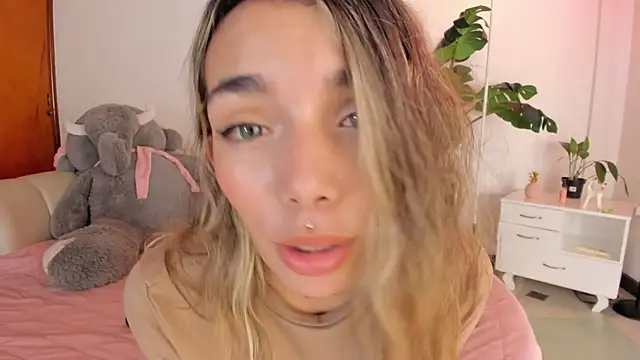 Mollymoon1 online show from February 4, 2026, 8:48 pm