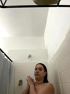 AlyssiaAmoreXO online show from December 1, 2025, 1:12 pm