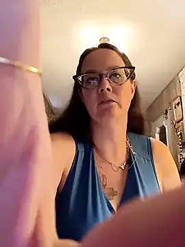 TheGoldenLotus online show from April 13, 2026, 3:32 am