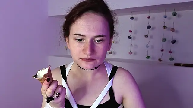 Snapshot of L1ittle_kitty_ chatting on June 23, 2026, 5:27 am L1ittle kitty online show from June 23, 2026, 5:27 am