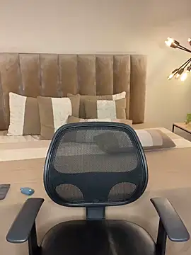 Snapshot of Alisha-Bond chatting on March 4, 2025, 2:17 am Alisha-Bond online show from March 4, 2025, 2:17 am