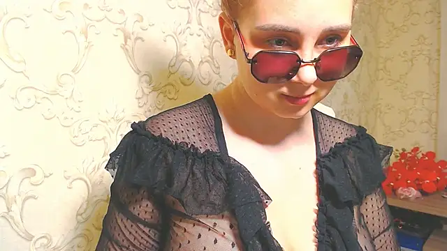 DolphinDreams online show from July 12, 2026, 3:18 am