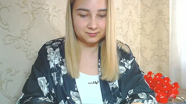 DolphinDreams online show from June 6, 2026, 12:32 pm