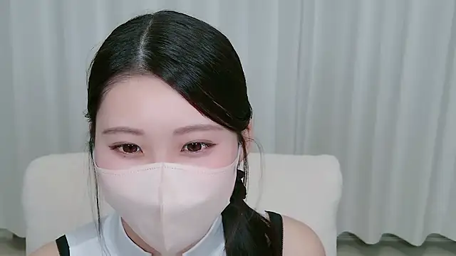 yuki room online show from October 1, 2025, 1:04 pm