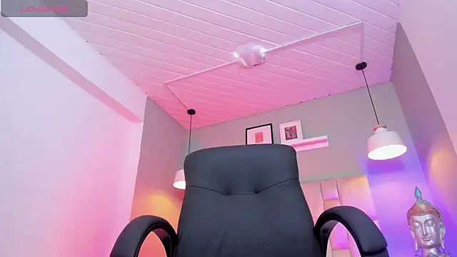 Lucy Williiams online show from February 25, 2026, 7:03 pm