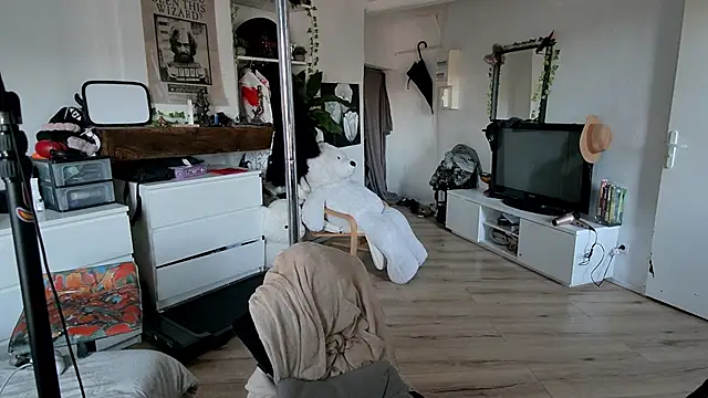 CeriseLapine online show from November 29, 2025, 3:34 pm