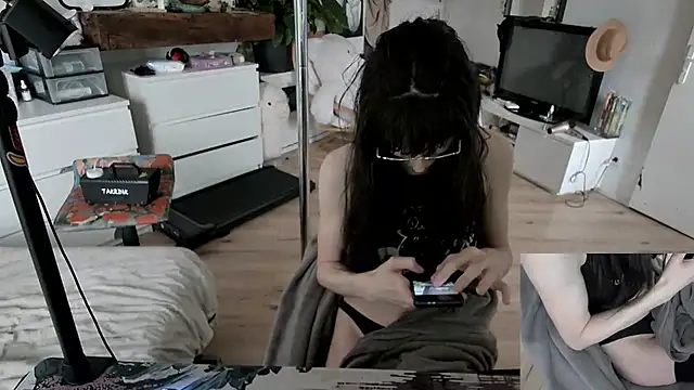 CeriseLapine online show from December 21, 2025, 11:01 am