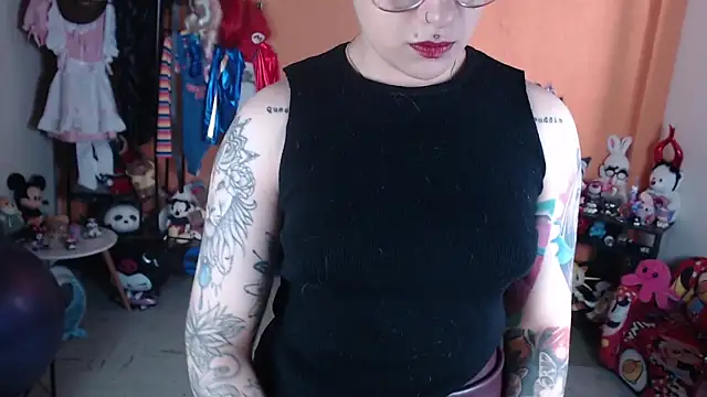 MissMiia2 online show from June 14, 2026, 5:36 pm