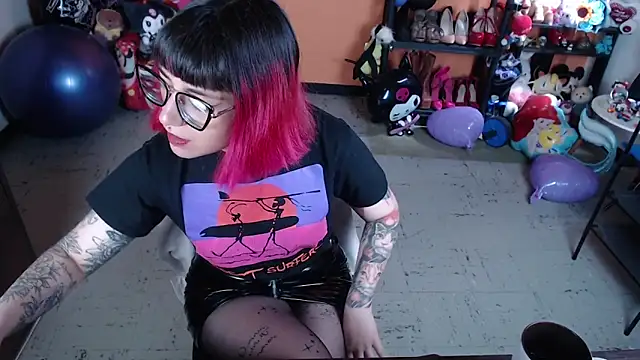 MissMiia2 online show from October 13, 2025, 2:07 pm