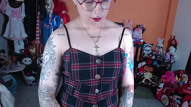 MissMiia2 online show from June 15, 2026, 1:11 pm
