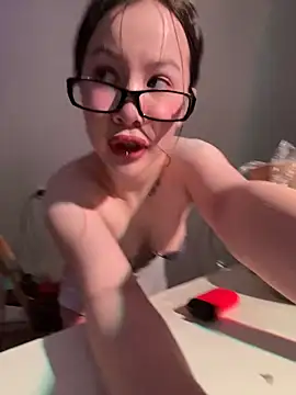 Anikka Liam online show from March 12, 2025, 10:28 pm