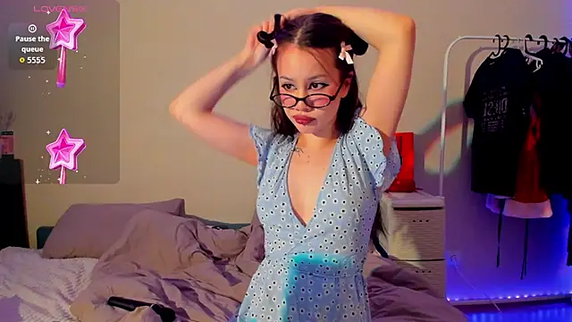 Anikka Liam online show from October 10, 2025, 11:16 pm