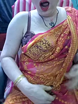 Snapshot of Raja_Ranii chatting on February 21, 2026, 1:02 pm Raja Ranii online show from February 21, 2026, 1:02 pm