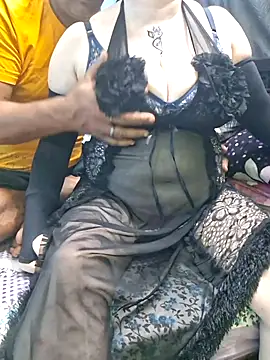 Snapshot of Raja_Ranii chatting on November 13, 2025, 4:55 pm Raja Ranii online show from November 13, 2025, 4:55 pm