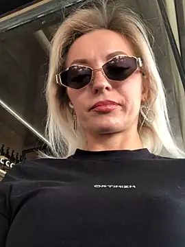 Diamond Bunny  online show from March 18, 2025, 11:22 am