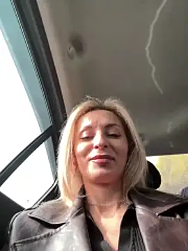 Diamond Bunny  online show from March 22, 2026, 1:23 pm