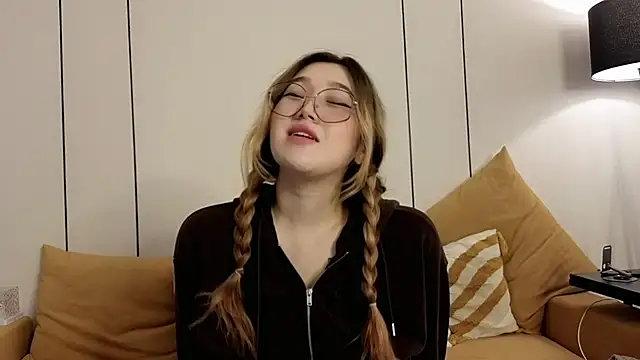 Snapshot of Jennatyan chatting on March 16, 2026, 5:44 am Jennatyan online show from March 16, 2026, 5:44 am