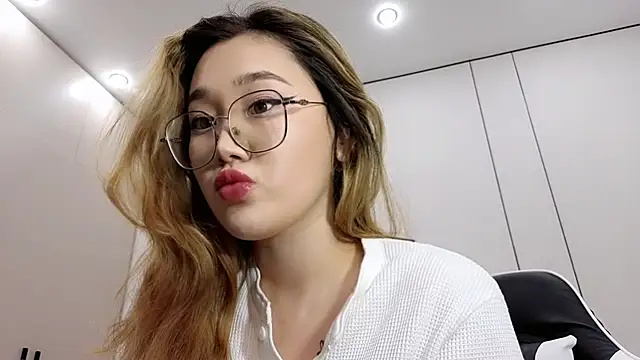 Jennatyan online show from December 22, 2025, 1:55 pm