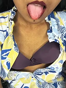 cute simmy0 online show from June 3, 2026, 2:07 pm