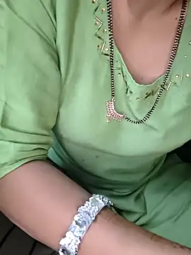 kaveerpooja947 online show from October 12, 2025, 4:52 pm