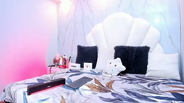 Tiffany sander online show from March 11, 2025, 3:25 am