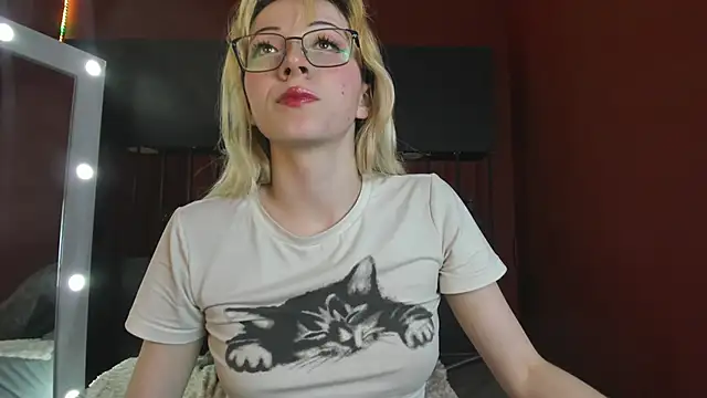 Cloe five online show from December 22, 2025, 8:42 pm