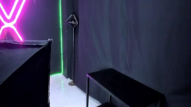 Cloe five online show from February 19, 2025, 5:49 pm