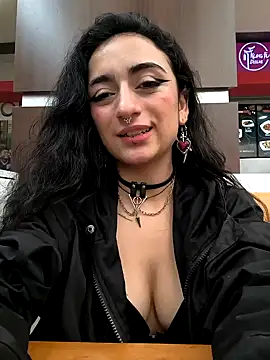 Lila Desiree online show from September 27, 2025, 4:46 pm