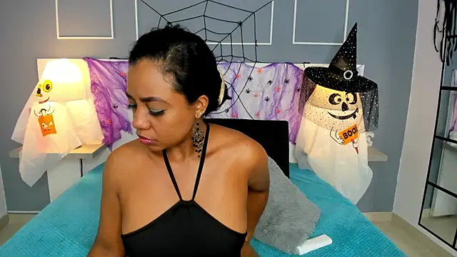 Kamila-Kane online show from October 28, 2025, 7:57 pm