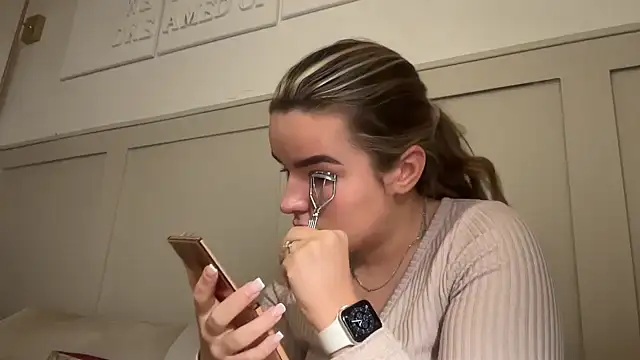 Snapshot of maisiesmithx chatting on November 7, 2025, 11:04 am maisiesmithx online show from November 7, 2025, 11:04 am