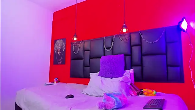 YayaHilton online show from March 13, 2025, 4:49 am