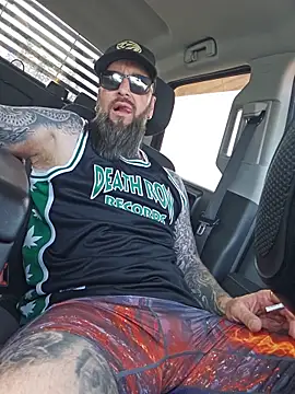 Snapshot of Beardedtattood chatting on June 30, 2026, 2:28 pm Beardedtattood online show from June 30, 2026, 2:28 pm