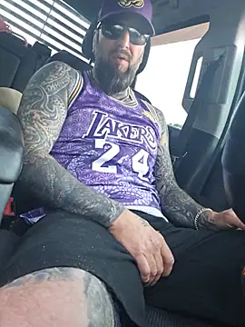 Snapshot of Beardedtattood chatting on July 17, 2026, 10:23 am Beardedtattood online show from July 17, 2026, 10:23 am