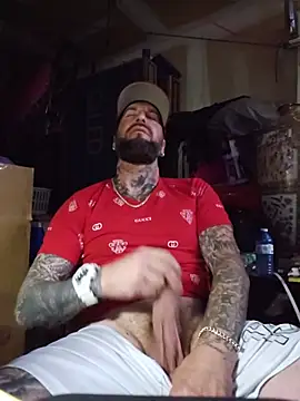 Snapshot of Beardedtattood chatting on August 7, 2026, 2:34 pm Beardedtattood online show from August 7, 2026, 2:34 pm